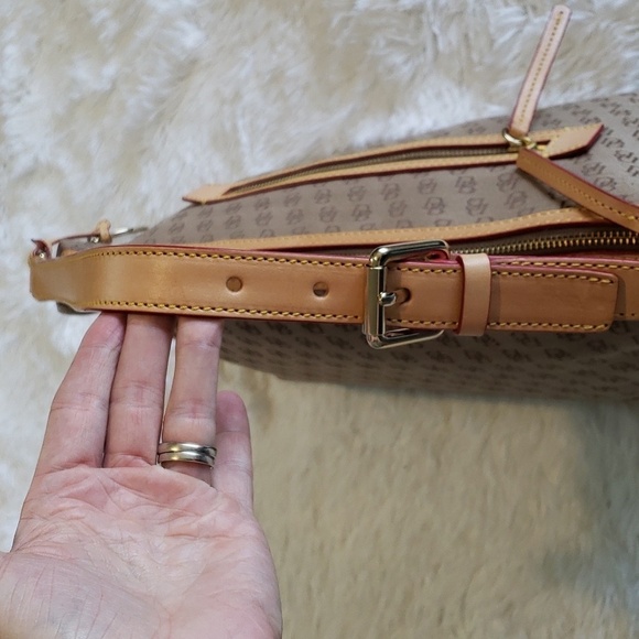 Dooney & Bourke Shoulder Bag K8354400 - Picture 6 of 14